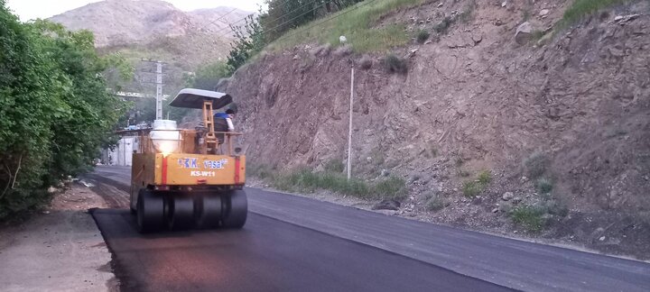 آسفالت‌ریزی مکانیزه مسیر امامزاده داوود (ع) در محدوده منطقه ۵