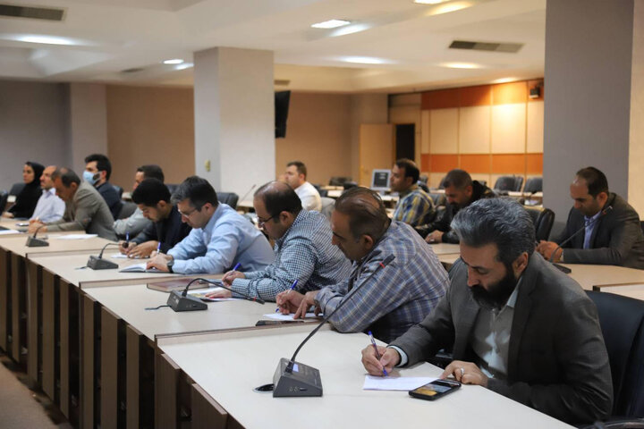 بررسی روند اجرایی عملیات لکه‌گیری  و مکانیزه آسفالت در منطقه ۷ 