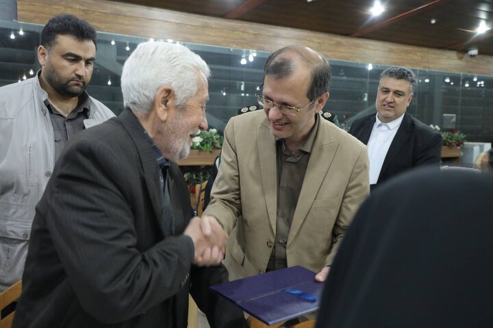 تکریم خانواده شهدا، ادای دین به مقام شهدا است