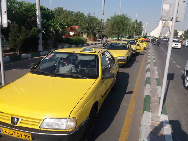 نیمی از تاکسی‌های تهران بالای ۱۰ سال عمر دارند/ سورن؛ تنها خودرویی که مجوز پلاک «ت» دارد