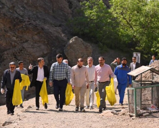  تجلیل از فعالان محیط زیستی در برنامه پاکسازی رود دره درکه