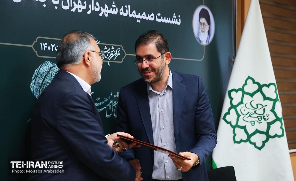 نشست صمیمانه شهردار تهران با جمعی از معلمان