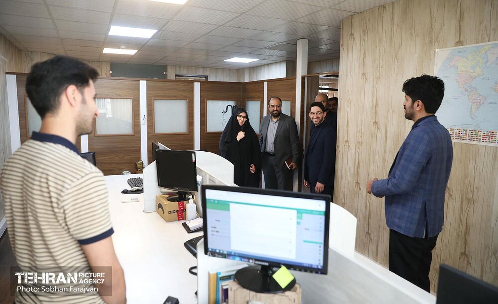 بازدید عضو شورای شهر از مرکز ارتباطات شهرداری تهران