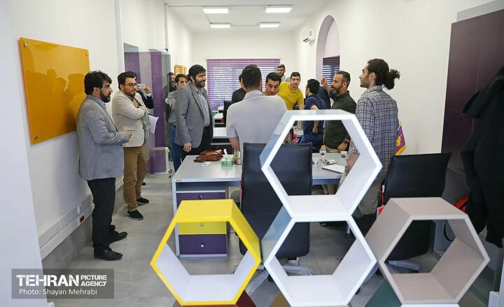لزوم پیگیری و پاسخگویی سریع به درخواست‌ها و انتقادات شهروندان در فضای مجازی
