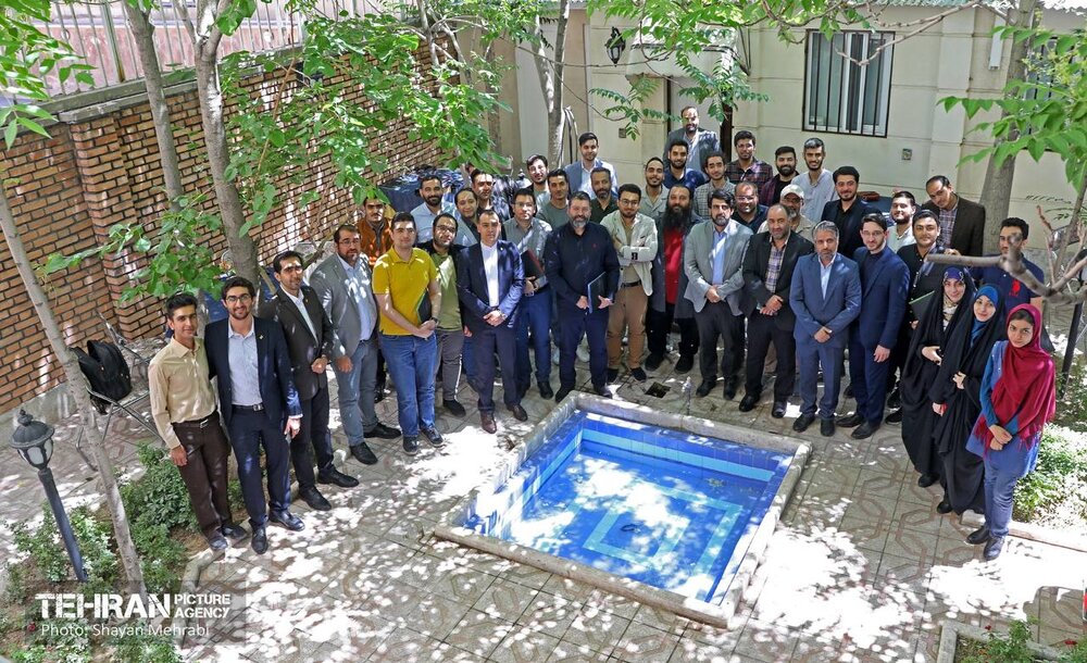 لزوم پیگیری و پاسخگویی سریع به درخواستها و انتقادات شهروندان در فضای مجازی