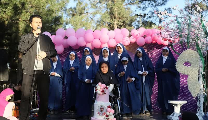 برگزاری جش تولد متفاوت در جوار شهدا