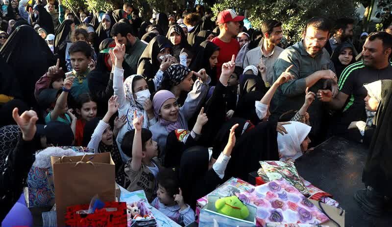 برگزاری جش تولد متفاوت در جوار شهدا