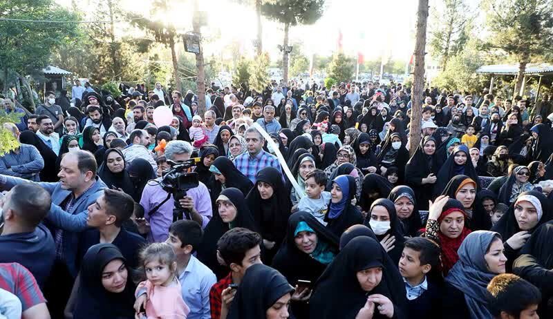 برگزاری جش تولد متفاوت در جوار شهدا