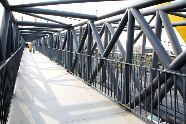 پیشرفت ۸۰ درصدی عریض ترین پل موتوررو تهران در منطقه ۱۵