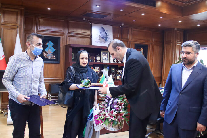 اجرای طرح تکریم پرسنل بیمار خاص تحت پوشش موسسه هادیان شهر