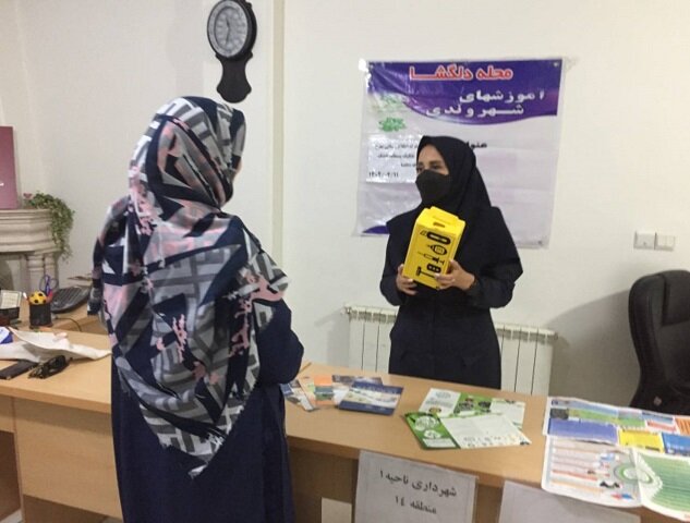 توزیع مخازن مخصوص ویژه پسماند مستعمل و خطرناک در مدارس و مراکز فرهنگی