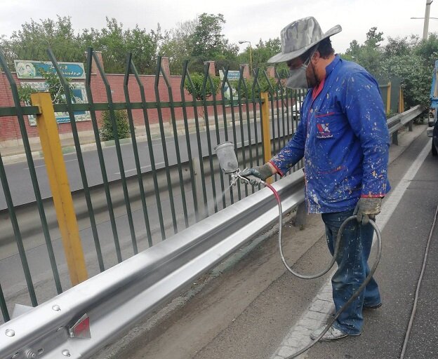 رنگ آمیزی ۱۱هزار متر طول جداول و گاردریل‌های هجرت تا محلاتی