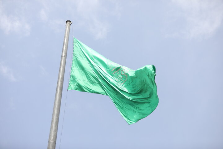 اهتزاز پرچم  مزین به نام متبرک امام رضا (ع) در ۸ نقطه منطقه ۱۵