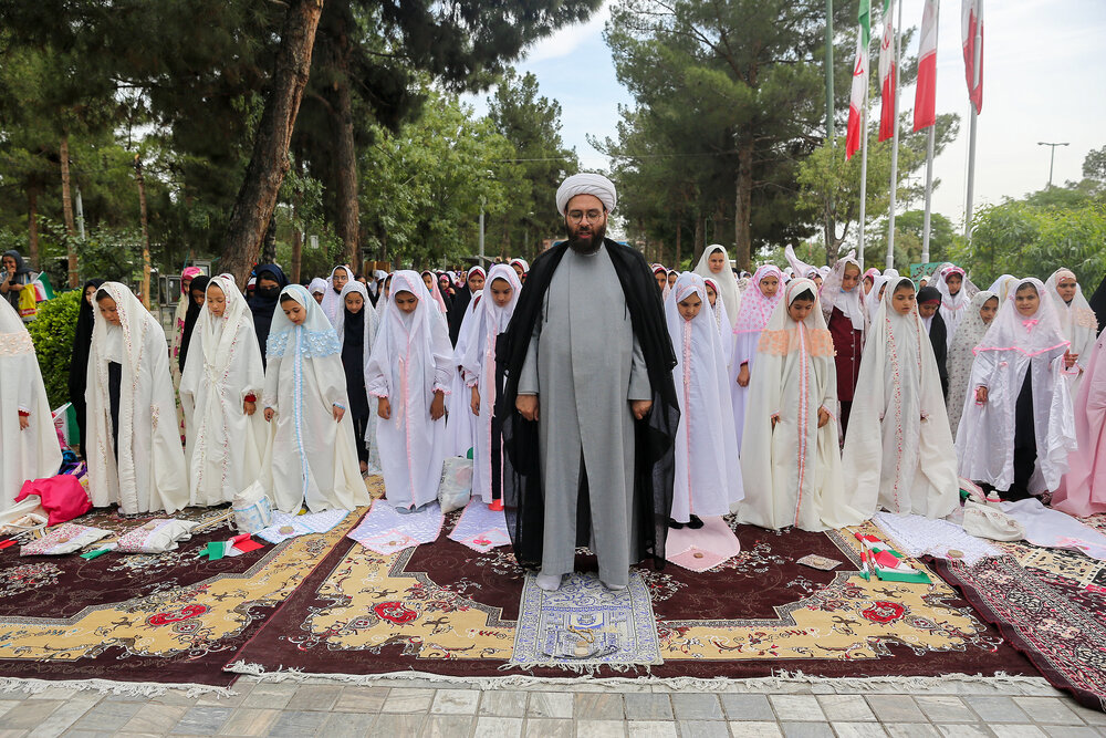 جشن بزرگ "دختران بهشت" در گلزار شهدای بهشت زهرا (س) برگزار شد