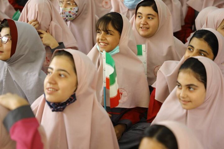 تقدیر و تکریم  از دختران منطقه 13 همزمان با دهه کرامت