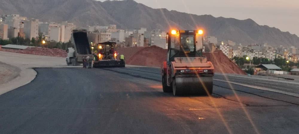 آغاز عملیات اجرای روکش آسفالت در فاز نخست آزادراه شهید شوشتری
