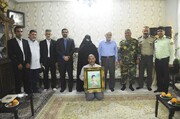 ادای احترام به خانواده شهید محمدمهدی دباغی