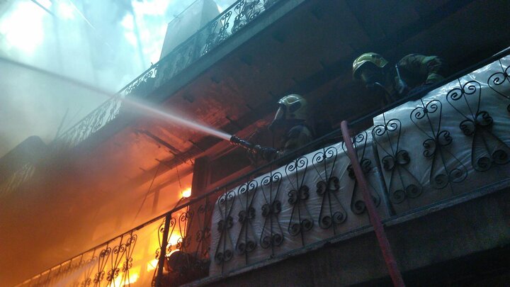 آتش‌سوزی گسترده در بازار سید ولی؛ اعزام ۸ ایستگاه آتش‌نشانی 