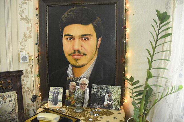ادای احترام به خانواده شهید محمدمهدی دباغی