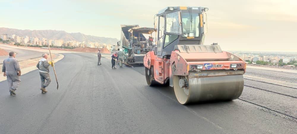 آغاز عملیات اجرای روکش آسفالت در فاز نخست آزادراه شهید شوشتری