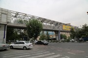 پل عابر غیرمکانیزه خیابان کریمخان در منطقه ۶ جمع‌آوری می‌شود