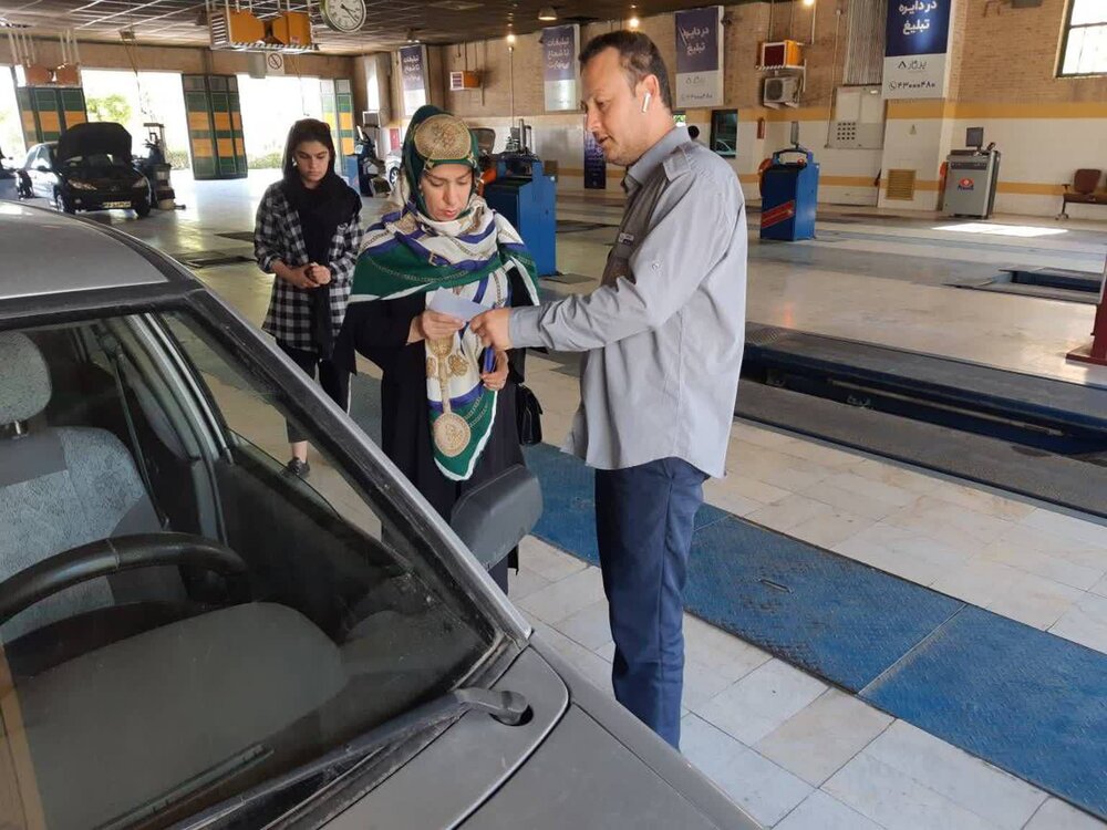 ارائه خدمات ویژه توسط «همیار» در خط معاینه فنی ویژه بانوان/ آموزش شهروندی و مشاوره فنی به مراجعهکنندگان ارائه میشود