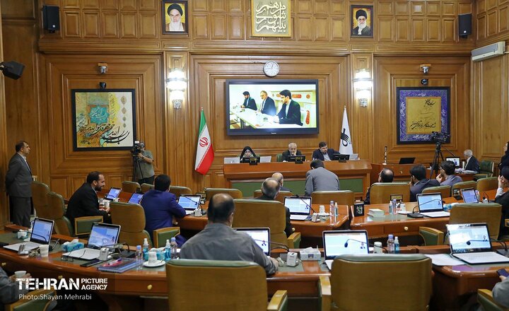امانی: دولت حتی یک ریال به شهرداری تهران کمک نکرده است/ پیرهادی: لزوم تشکیل صندوق مازاد درآمد مصوب در شهرداری