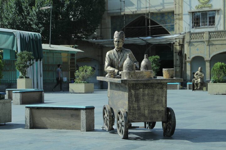 رونمایی از هفت مجسمه‌ کاسب حبیب خدا در بازار بزرگ تهران