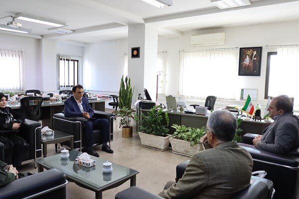 بررسی راه‌های توسعه درمانگاه منطقه۴ در دیدار مدیرعامل شرکت شهر سالم 