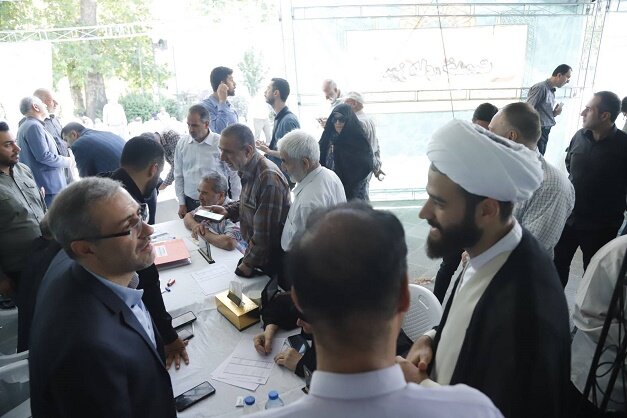 برپایی میز خدمت شهرداری منطقه ۱۶ در نماز جمعه ۲ تیر ماه دانشگاه تهران