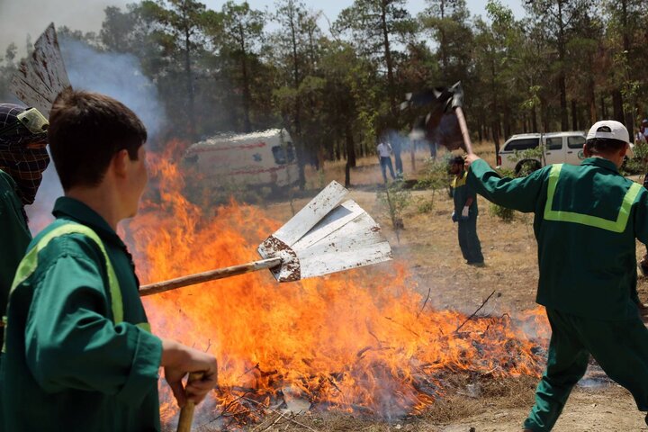 برگزاری مانور اطفای حریق در بوستان جنگلی چیتگر