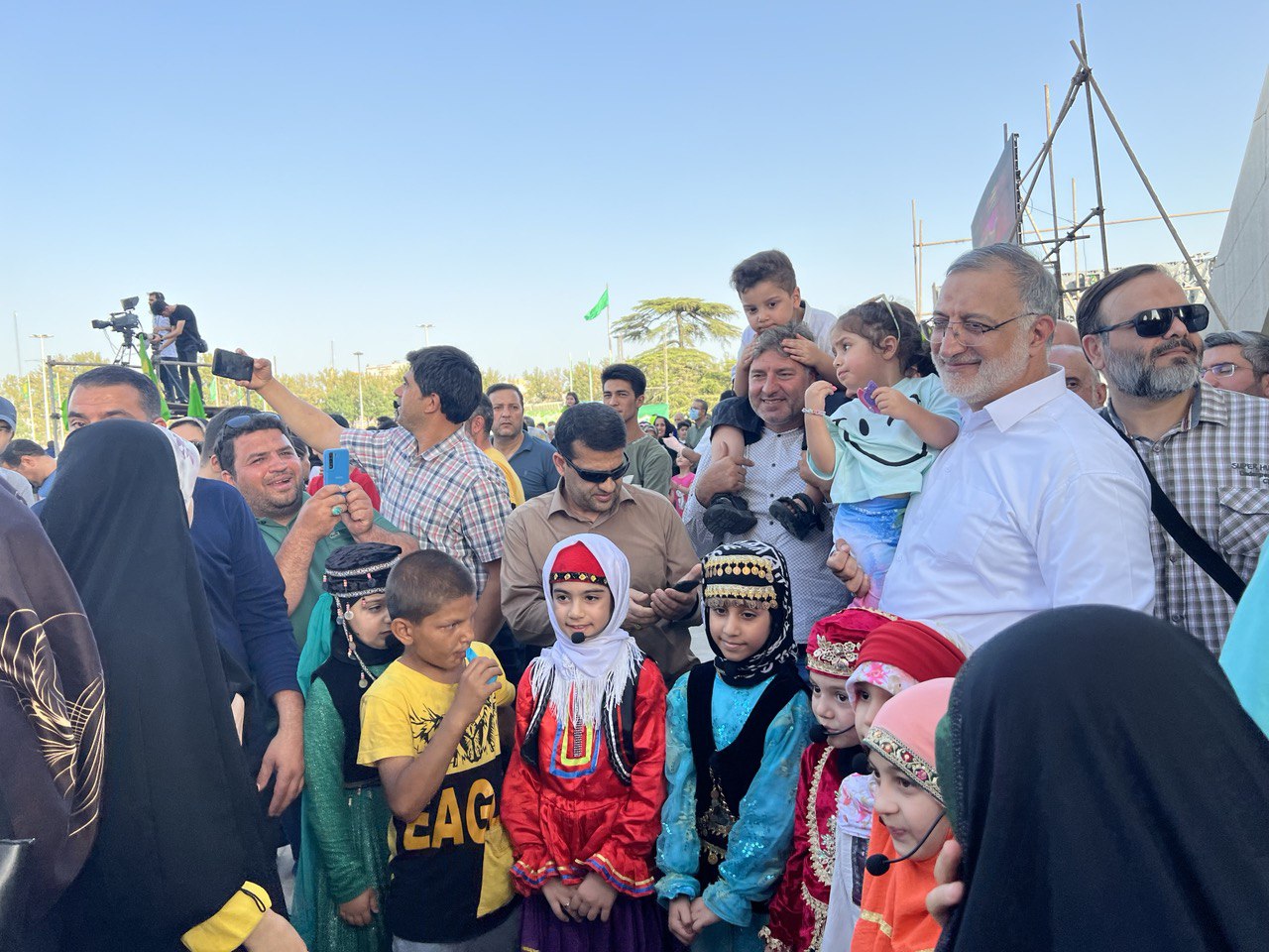 بازدید میدانی شهردار تهران از مسیر جشن ۱۰ کیلومتری غدیر؛ زاکانی در جریان خدمترسانی دستگاهها قرار گرفت