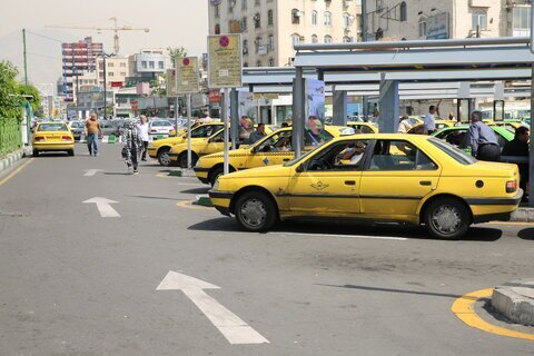 ماجرای تردد با تاکسی‌های بدون کولر در گرمای تابستانی پایتخت/ مصوبه شورای شهر هم کمکی به خنک شدن تاکسی‌ها نکرد