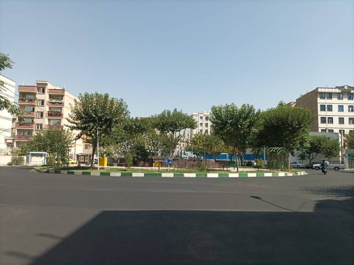۱۸۰۰ متر مربع عملیات مکانیزه تراش و روکش آسفالت در میدان برادران شهید رحیمی 