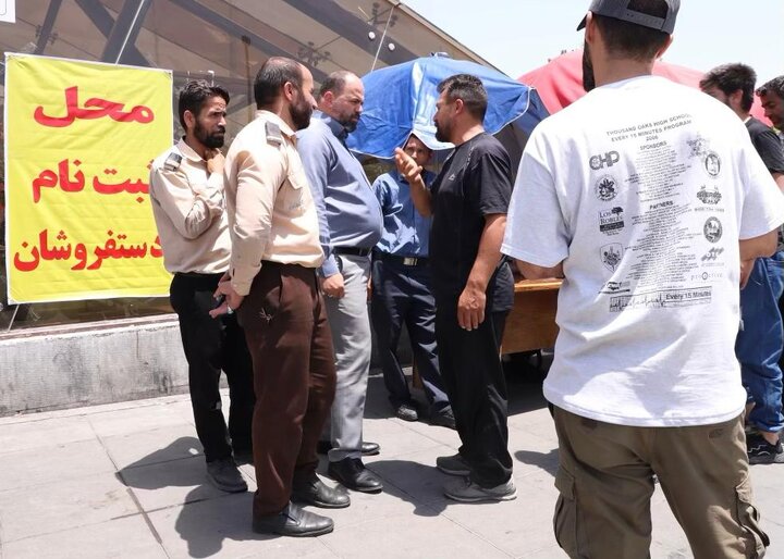 ثبت نام دستفروشان محوطه پیرامونی تئاتر شهر