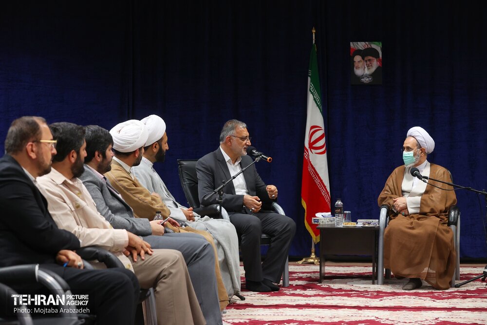 سفر دو روزه شهردار پایتخت به قم چگونه گذشت؟/ از دیدار با مراجع تقلید تا گفتگو پیرامون گرههای کلیدی تهران