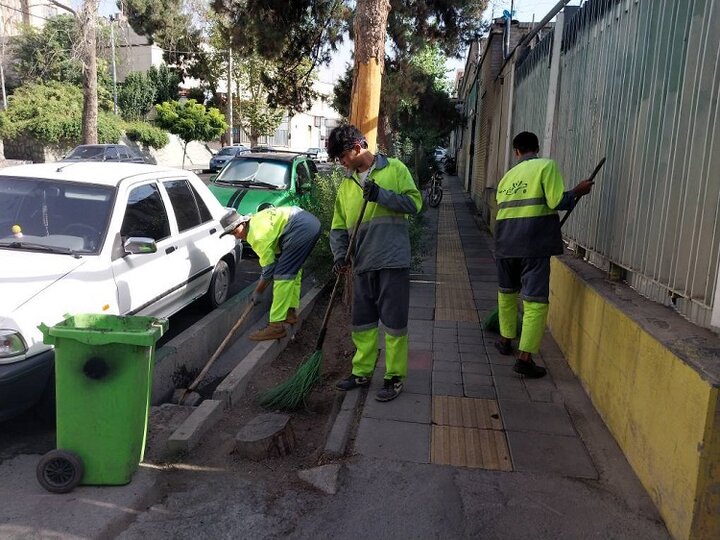 کف تراشی و ضدعفونی مخازن زباله سطح منطقه ۷