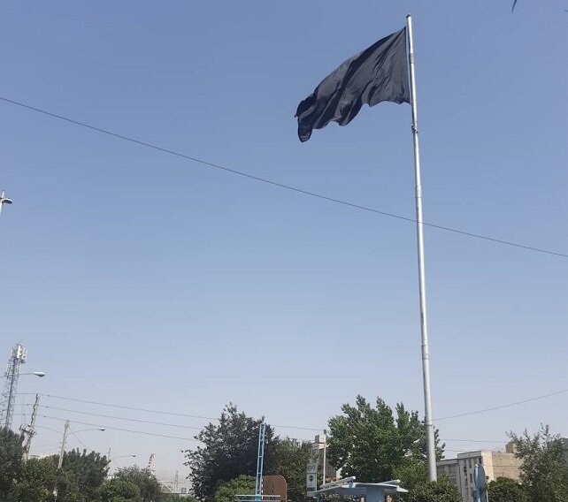 با بیش از ۱۱ هزار پرچم و کتیبه دارالمومنین تهران سیاهپوش شد