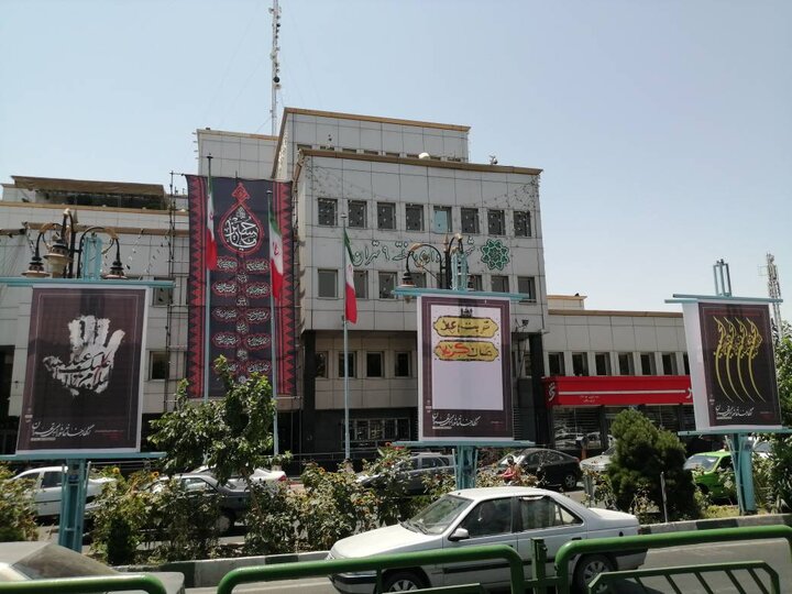 سیاهپوشی غرب پایتخت با  ۸۶۰۰متر ریسه پارچه ای مشکی و کتیبه