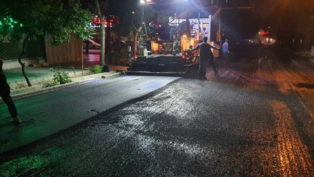 اجرای بیش از ۱۳ هزار تن روکش آسفالت در معابر محلات منطقه ۱۶