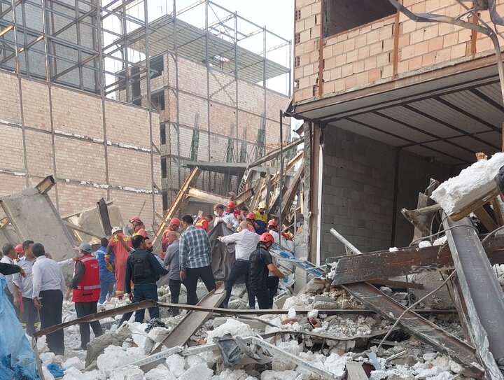حادثه ریزش ساختمان در شهرک احمدیه تا این لحظه دو فوتی داشت