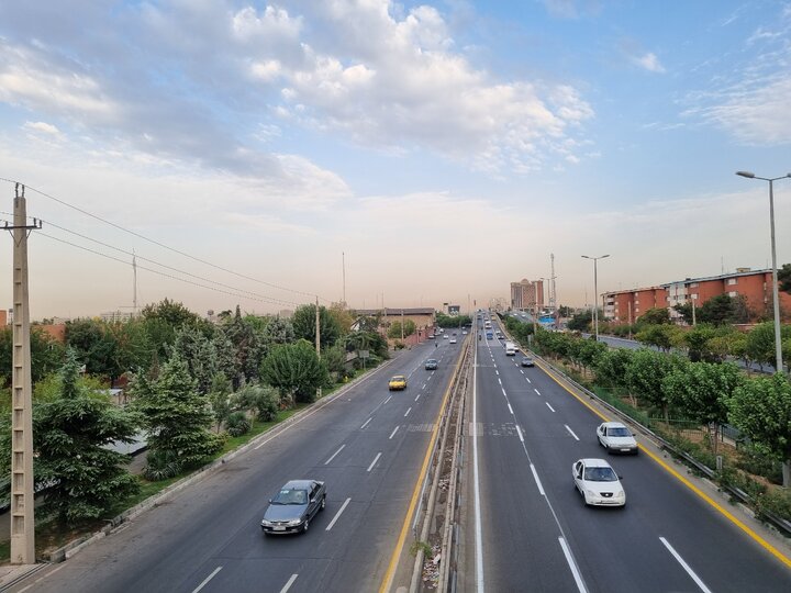 انجام عملیات خط کشی محوری معابر غرب پایتخت به طول ۳۰ هزار متر