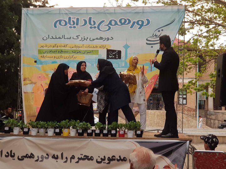 سالمندان منطقه 22 در باغ نو "یاد ایام" می کنند