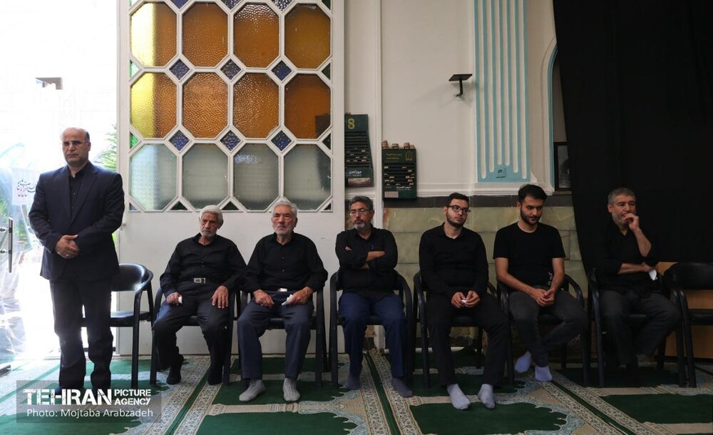 حضور شهردار تهران و جمعی از مدیران شهری در مراسم بزرگداشت شهدای حادثه ریزش ساختمان منطقه ۱۹