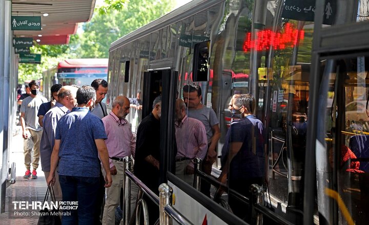 استقرار ۴۱۳ متصدی به همراه دستگاه کارتخوان سیار در ایستگاه‌های اتوبوس تندرو