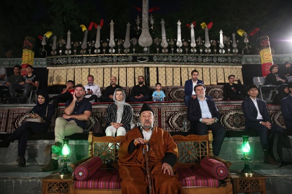 سفرا و دیپلمات‌های مقیم ایران به تماشای تعزیه «شبیه نور» نشستند