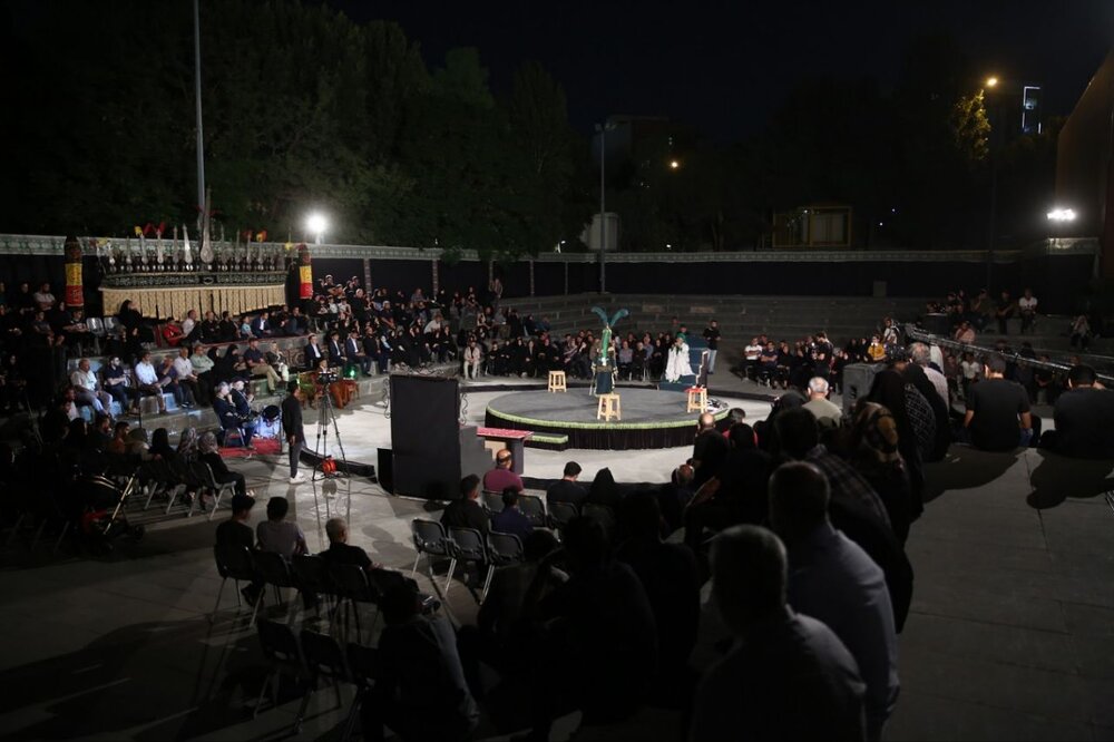 سفرا و دیپلمات‌های مقیم ایران به تماشای تعزیه «شبیه نور» نشستند