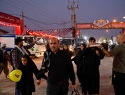 زائرین اربعین حسینی با قرآن و گلاب بدرقه می‌شوند