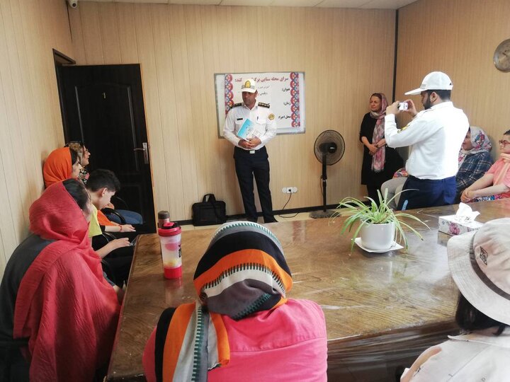 آموزش فرهنگ ترافیکی به کودکان کم‌توان ذهنی در منطقه ۶