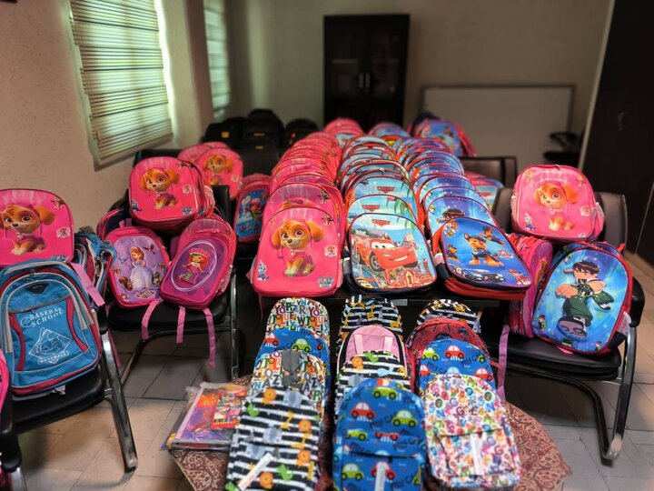 توزیع ۶۰۰ کوله‌پشتی و لوازم‌التحریر در قالب پویش «نسیم مهربانی»